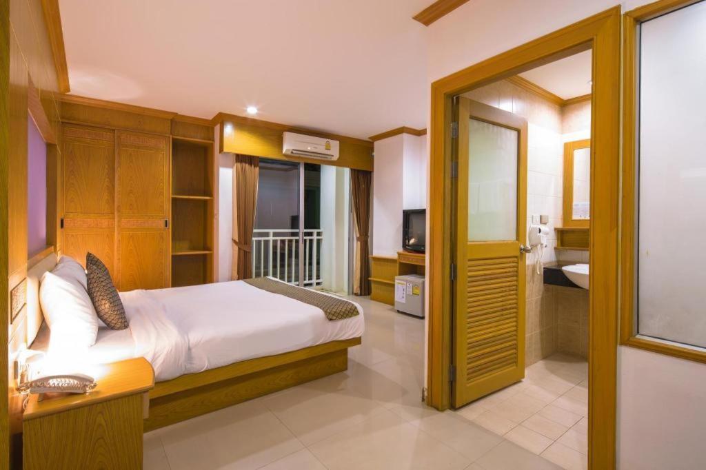 Azure Phuket Hotel Patong Exterior foto