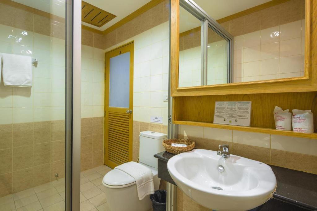 Azure Phuket Hotel Patong Exterior foto