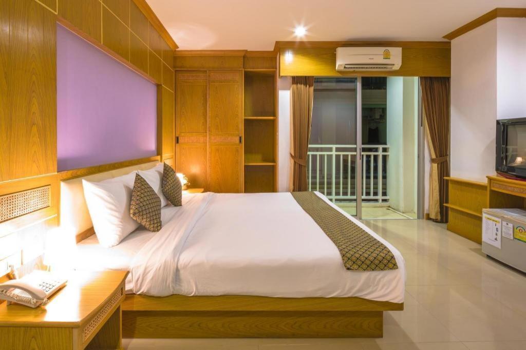 Azure Phuket Hotel Patong Exterior foto