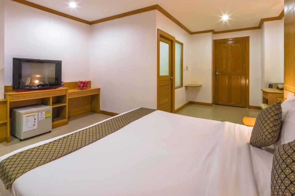 Azure Phuket Hotel Patong Exterior foto