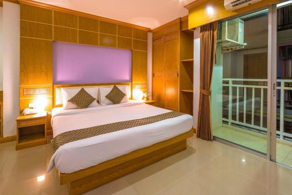 Azure Phuket Hotel Patong Exterior foto